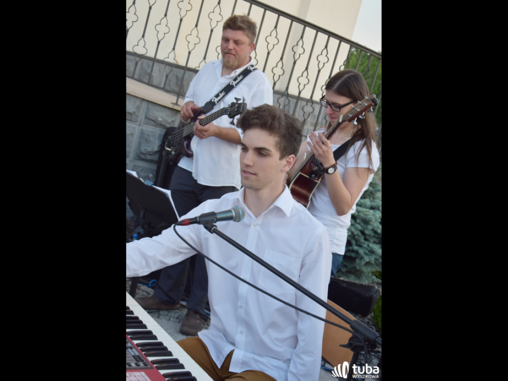 Uwielbienie poprzez śpiew i modlitwę. Cudowny koncert w Sanktuarium Św. Rodziny
