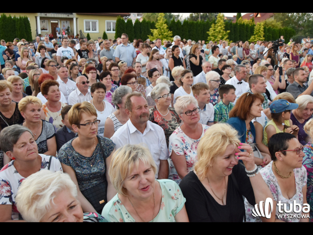 Uwielbienie poprzez śpiew i modlitwę. Cudowny koncert w Sanktuarium Św. Rodziny