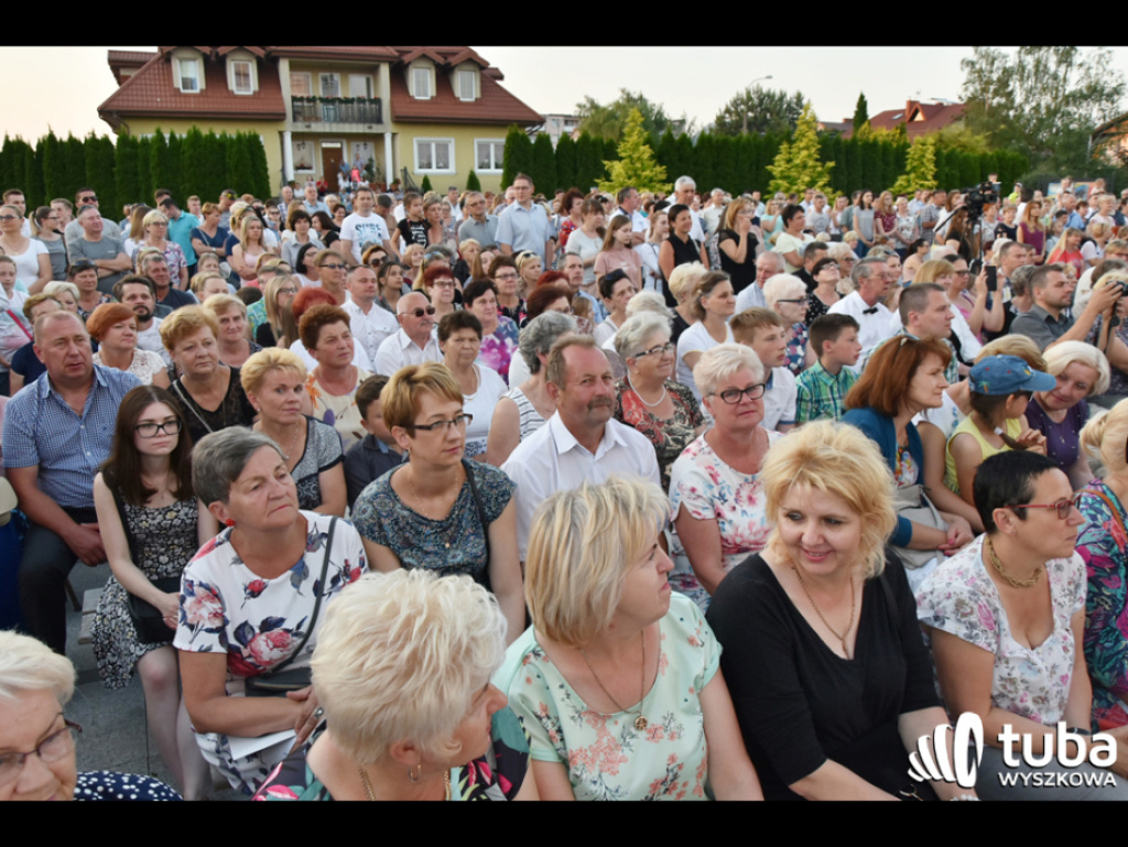 Uwielbienie poprzez śpiew i modlitwę. Cudowny koncert w Sanktuarium Św. Rodziny