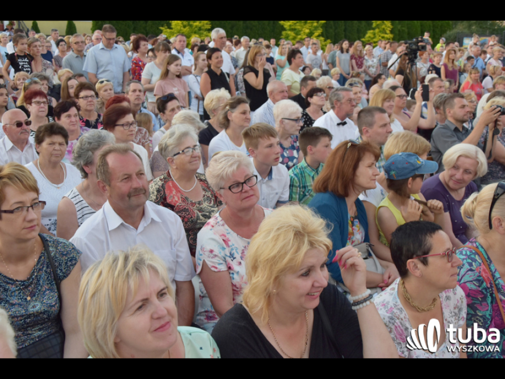 Uwielbienie poprzez śpiew i modlitwę. Cudowny koncert w Sanktuarium Św. Rodziny