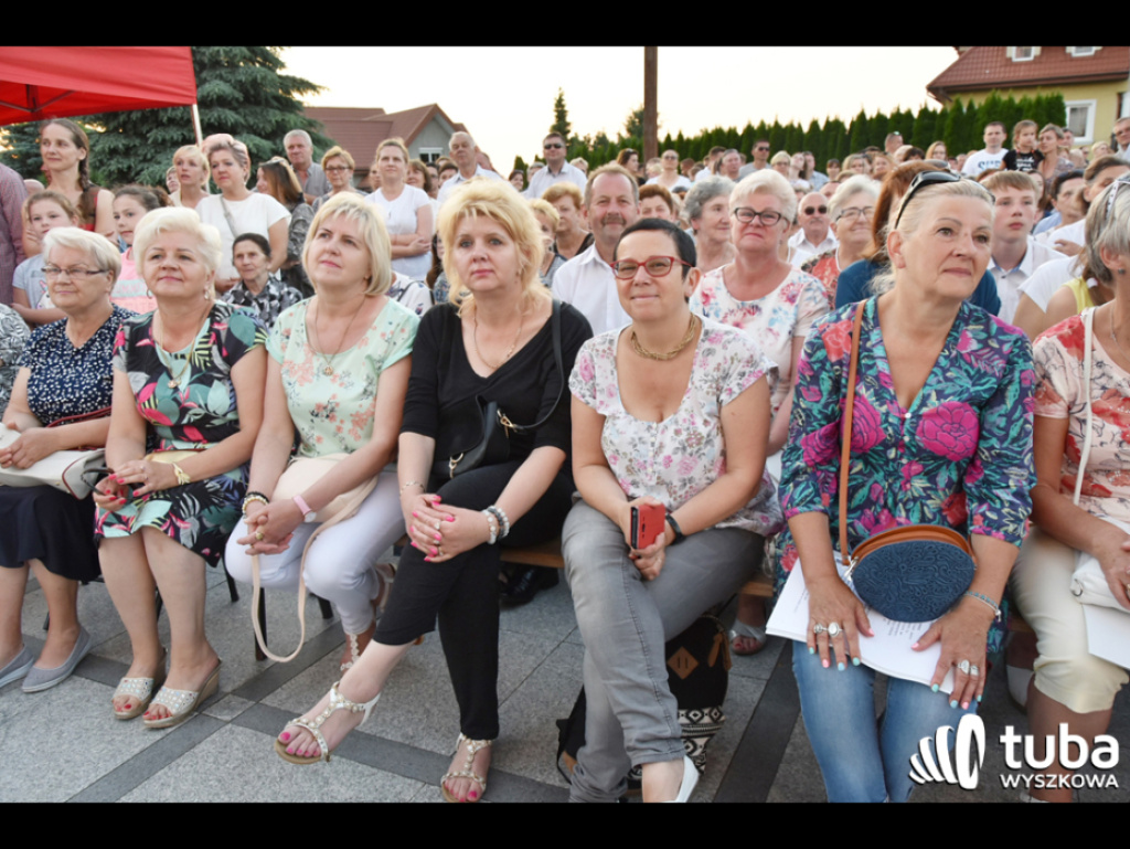 Uwielbienie poprzez śpiew i modlitwę. Cudowny koncert w Sanktuarium Św. Rodziny