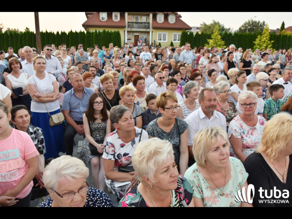 Uwielbienie poprzez śpiew i modlitwę. Cudowny koncert w Sanktuarium Św. Rodziny