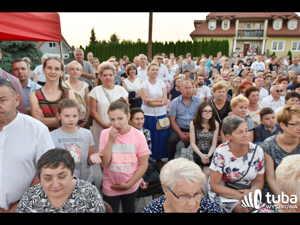 Uwielbienie poprzez śpiew i modlitwę. Cudowny koncert w Sanktuarium Św. Rodziny