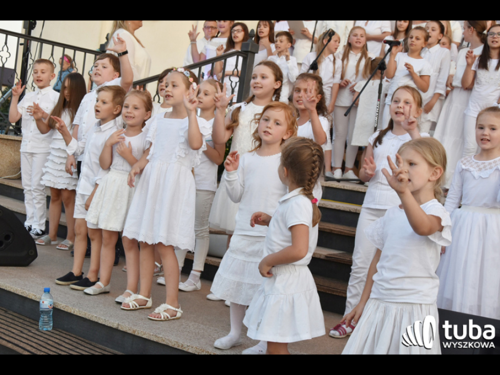 Uwielbienie poprzez śpiew i modlitwę. Cudowny koncert w Sanktuarium Św. Rodziny