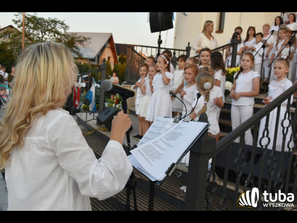 Uwielbienie poprzez śpiew i modlitwę. Cudowny koncert w Sanktuarium Św. Rodziny