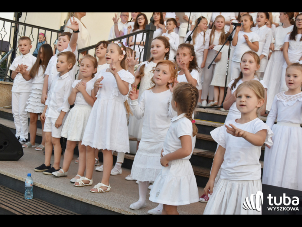 Uwielbienie poprzez śpiew i modlitwę. Cudowny koncert w Sanktuarium Św. Rodziny