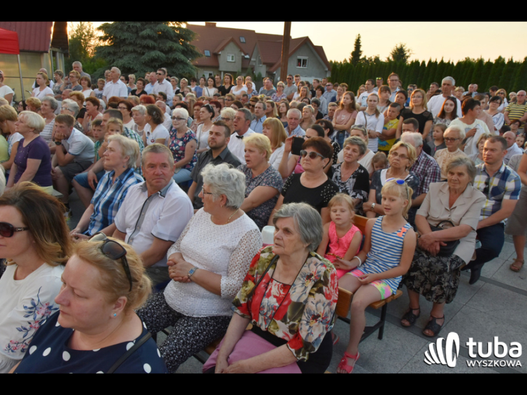 Uwielbienie poprzez śpiew i modlitwę. Cudowny koncert w Sanktuarium Św. Rodziny