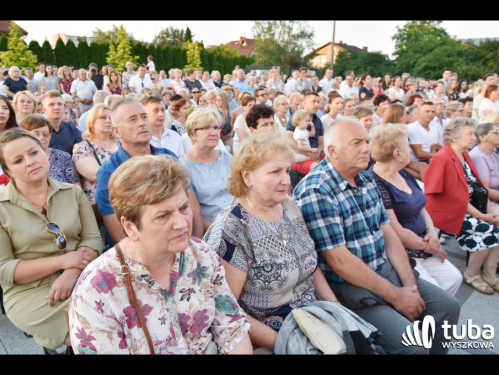 Uwielbienie poprzez śpiew i modlitwę. Cudowny koncert w Sanktuarium Św. Rodziny
