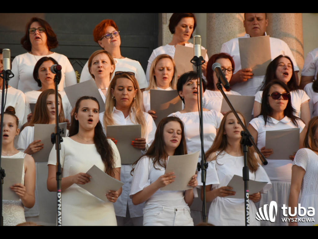 Uwielbienie poprzez śpiew i modlitwę. Cudowny koncert w Sanktuarium Św. Rodziny