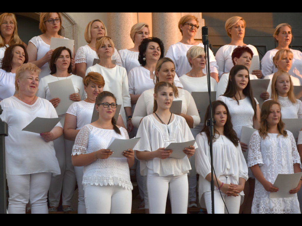 Uwielbienie poprzez śpiew i modlitwę. Cudowny koncert w Sanktuarium Św. Rodziny