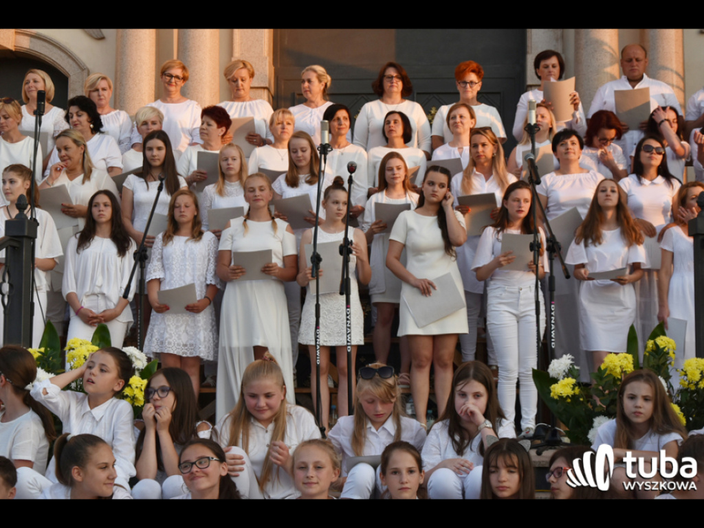 Uwielbienie poprzez śpiew i modlitwę. Cudowny koncert w Sanktuarium Św. Rodziny