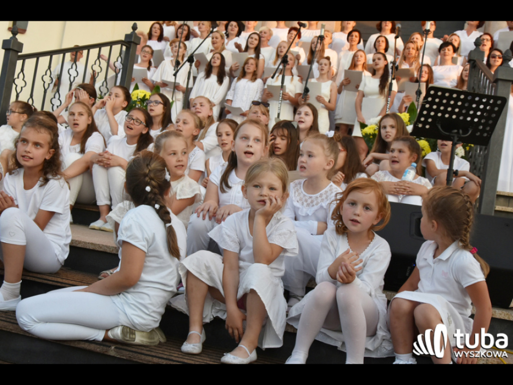 Uwielbienie poprzez śpiew i modlitwę. Cudowny koncert w Sanktuarium Św. Rodziny