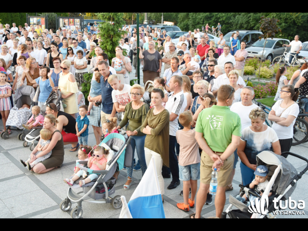 Uwielbienie poprzez śpiew i modlitwę. Cudowny koncert w Sanktuarium Św. Rodziny