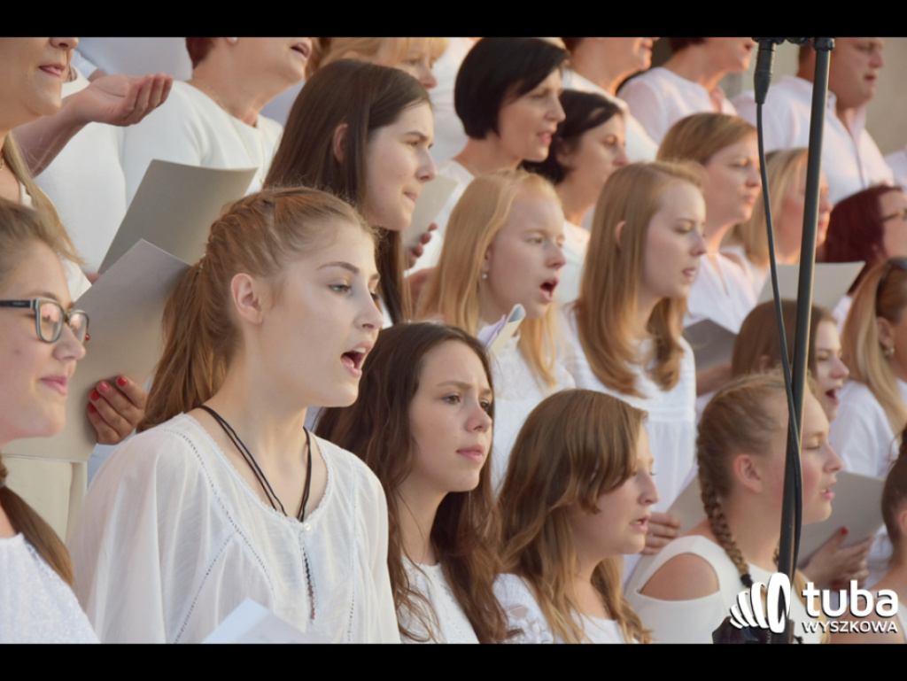 Uwielbienie poprzez śpiew i modlitwę. Cudowny koncert w Sanktuarium Św. Rodziny