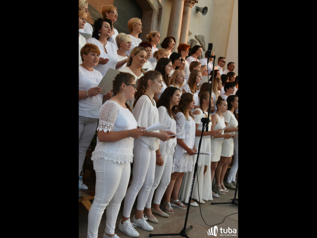 Uwielbienie poprzez śpiew i modlitwę. Cudowny koncert w Sanktuarium Św. Rodziny