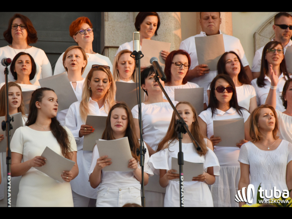 Uwielbienie poprzez śpiew i modlitwę. Cudowny koncert w Sanktuarium Św. Rodziny