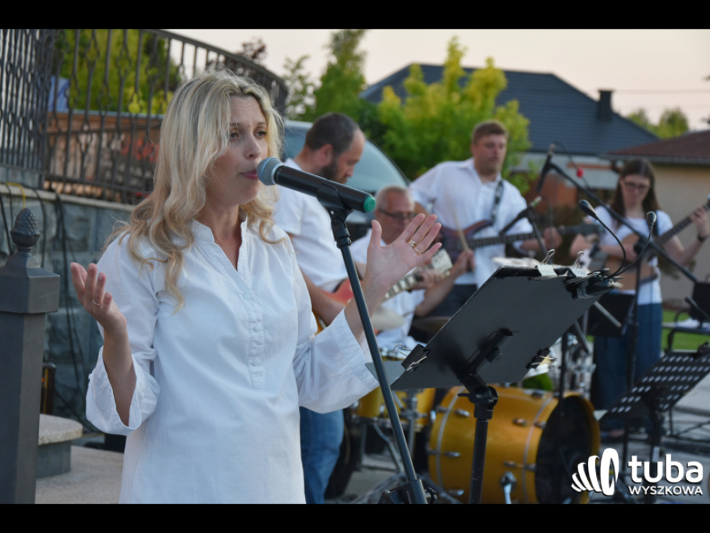 Uwielbienie poprzez śpiew i modlitwę. Cudowny koncert w Sanktuarium Św. Rodziny