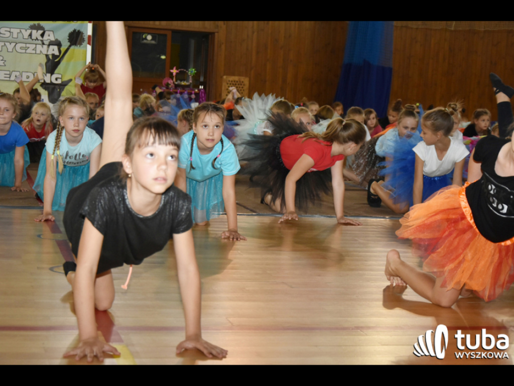 JK Sport podsumowało kolejny rok pracy. Fantastyczny pokaz gimnastyczno-akrobatyczny