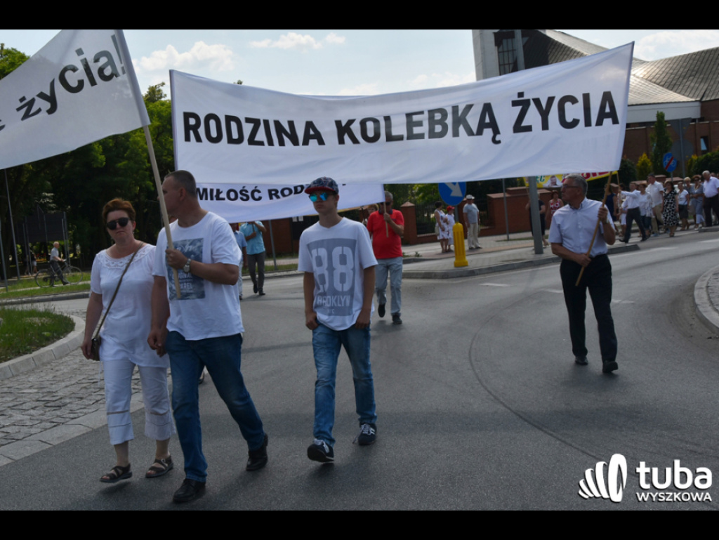Ulicami Wyszkowa przeszedł Marsz dla Życia i Rodziny