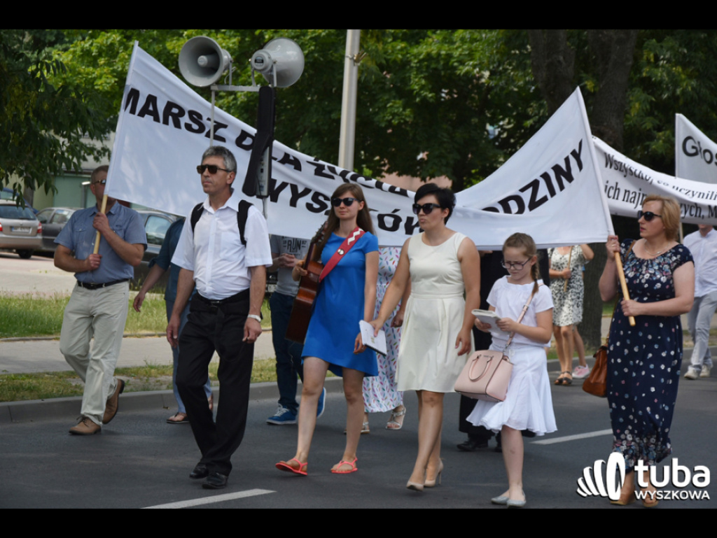 Ulicami Wyszkowa przeszedł Marsz dla Życia i Rodziny