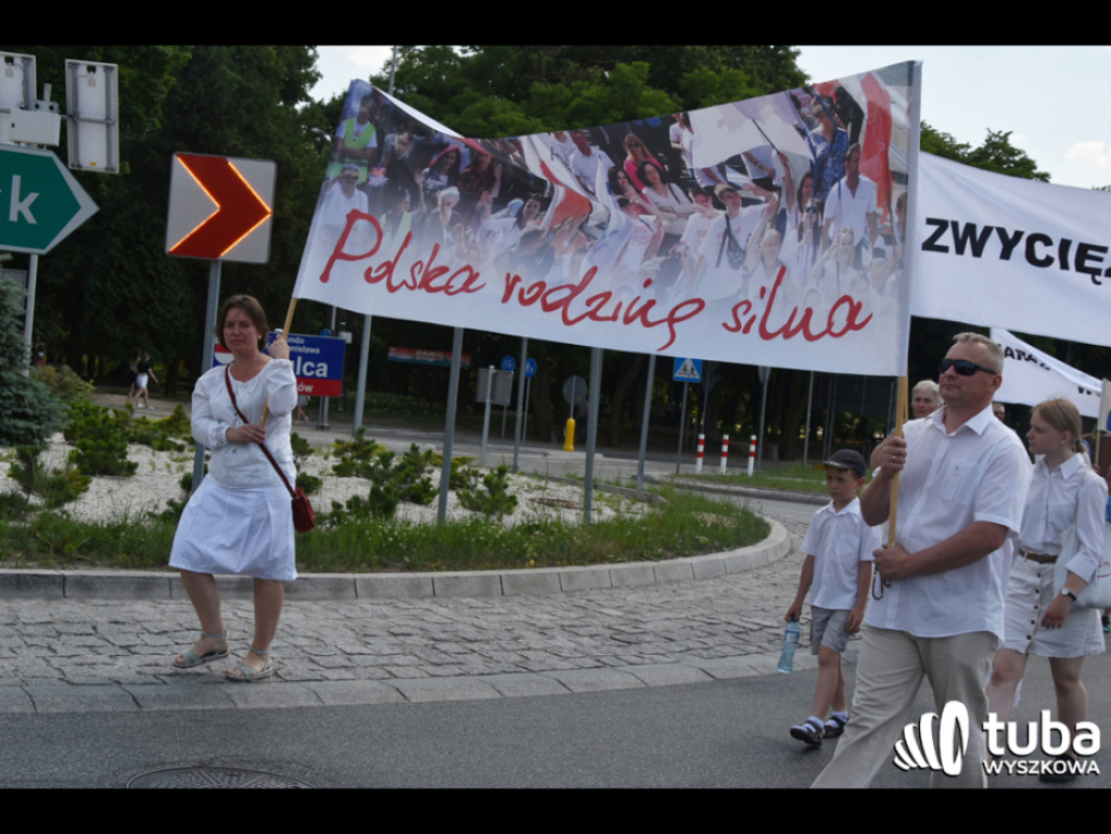 Ulicami Wyszkowa przeszedł Marsz dla Życia i Rodziny