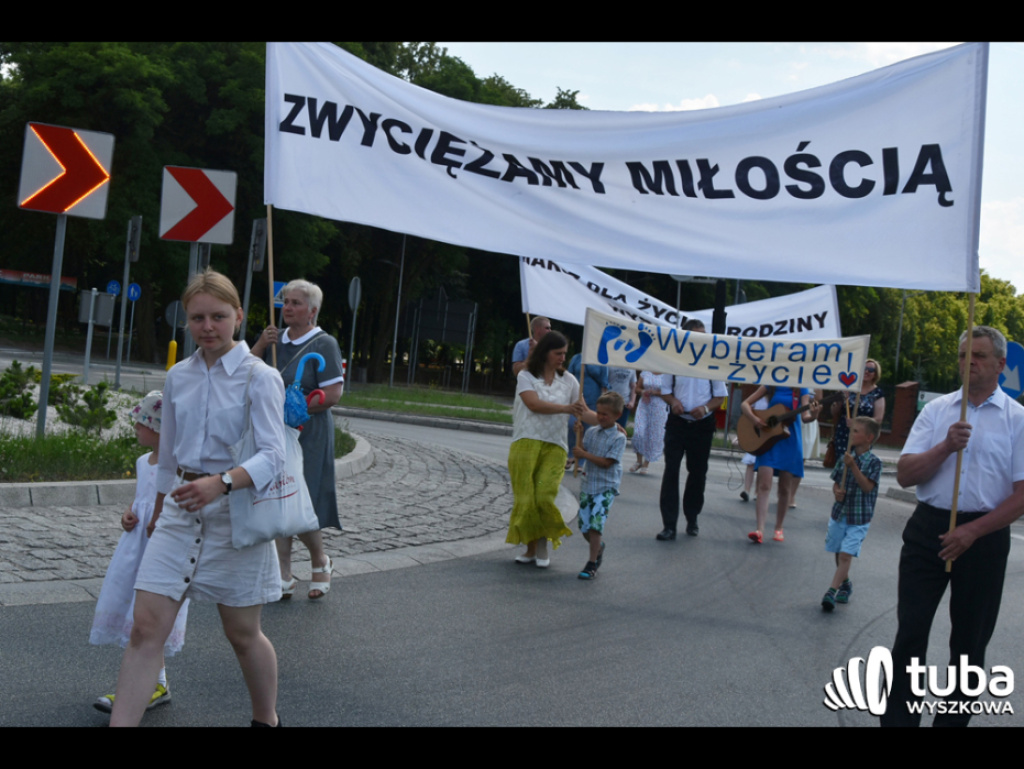 Ulicami Wyszkowa przeszedł Marsz dla Życia i Rodziny