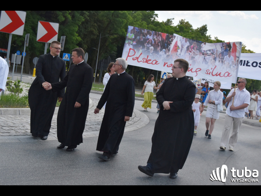 Ulicami Wyszkowa przeszedł Marsz dla Życia i Rodziny