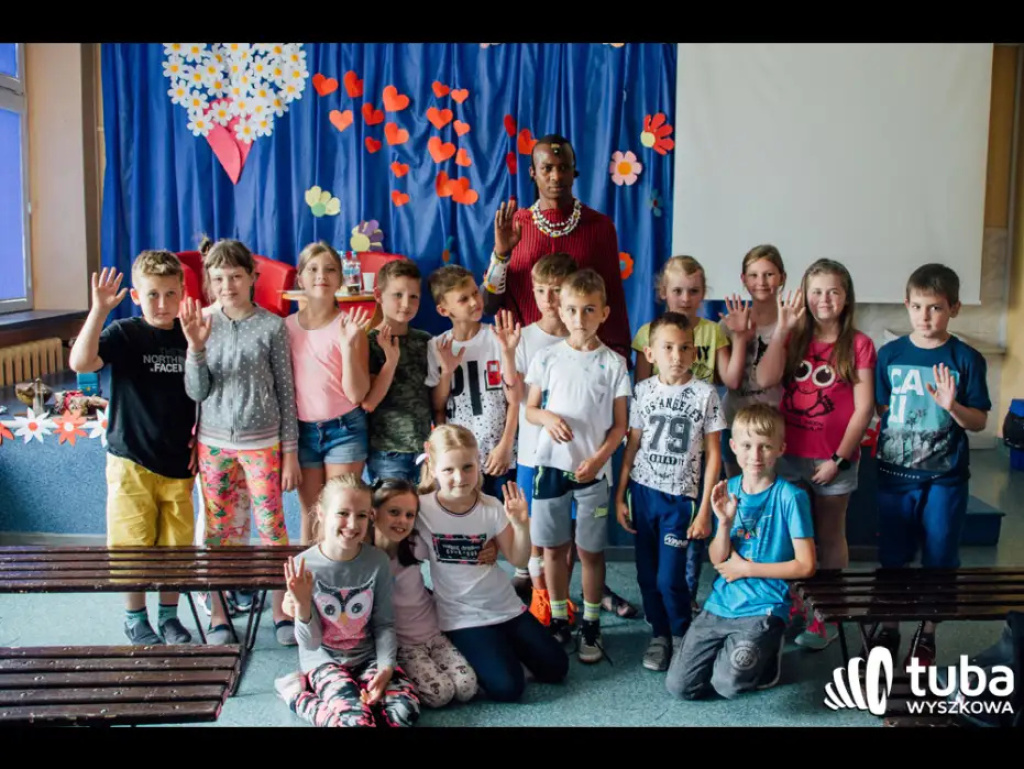 Niecodzienny gość w Szkole Podstawowej nr 5. Zbiera fundusze na budowę szkoły w afrykańskiej wiosce