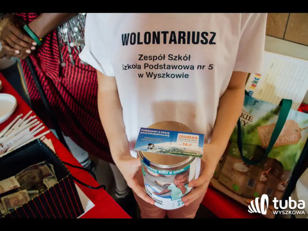 Niecodzienny gość w Szkole Podstawowej nr 5. Zbiera fundusze na budowę szkoły w afrykańskiej wiosce