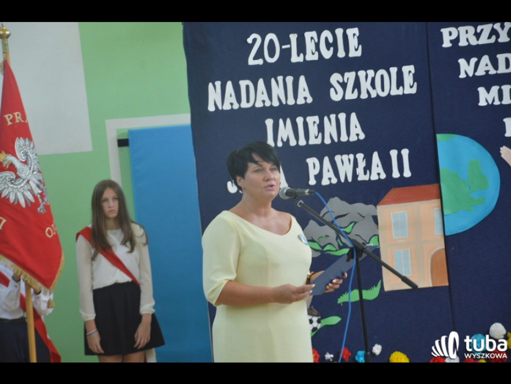 Dumni ze swego patrona. Szkoła Podstawowa w Leszczydole-Nowinach od 20 lat z Janem Pawłem II