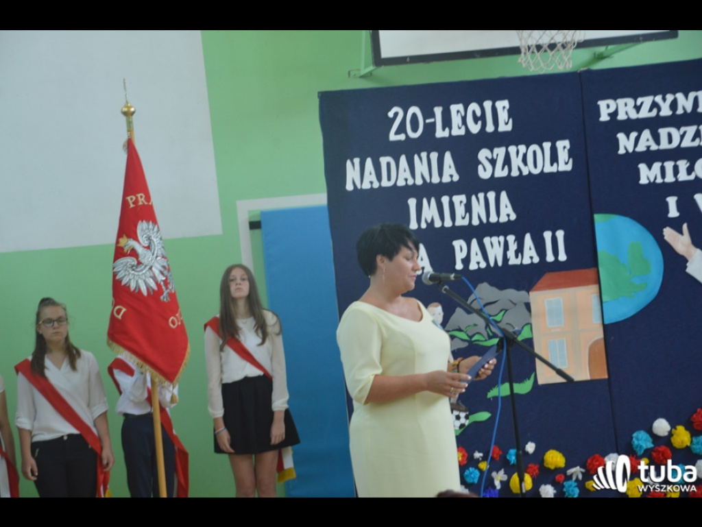 Dumni ze swego patrona. Szkoła Podstawowa w Leszczydole-Nowinach od 20 lat z Janem Pawłem II