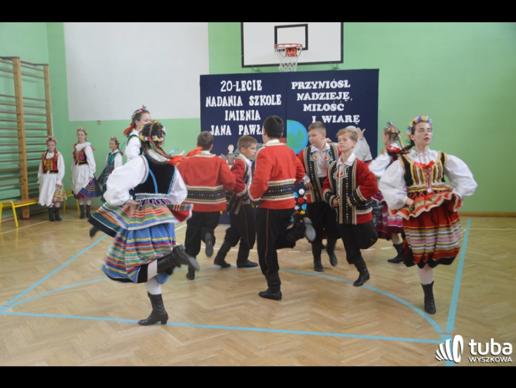 Dumni ze swego patrona. Szkoła Podstawowa w Leszczydole-Nowinach od 20 lat z Janem Pawłem II