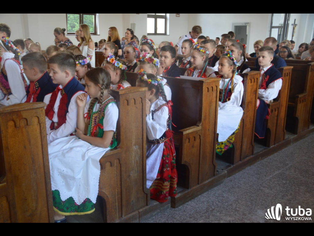 Dumni ze swego patrona. Szkoła Podstawowa w Leszczydole-Nowinach od 20 lat z Janem Pawłem II