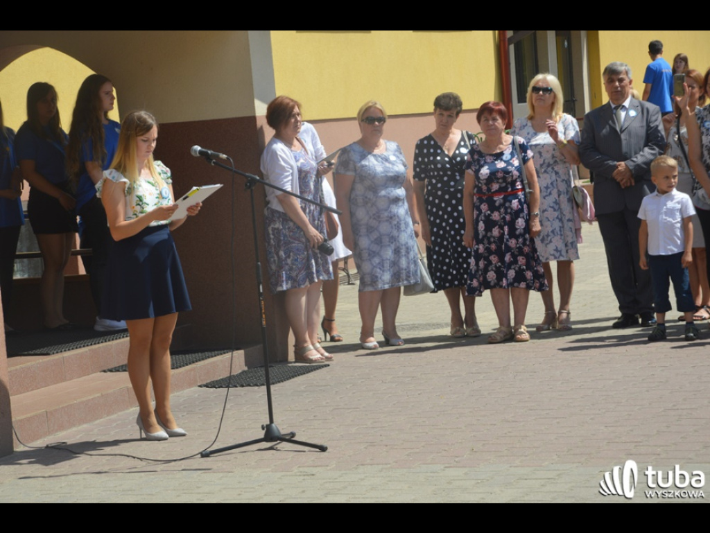 Dumni ze swego patrona. Szkoła Podstawowa w Leszczydole-Nowinach od 20 lat z Janem Pawłem II
