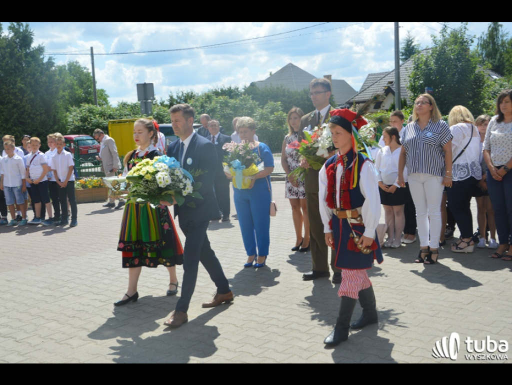 Dumni ze swego patrona. Szkoła Podstawowa w Leszczydole-Nowinach od 20 lat z Janem Pawłem II