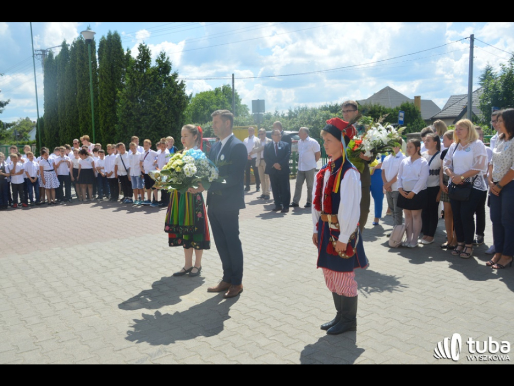 Dumni ze swego patrona. Szkoła Podstawowa w Leszczydole-Nowinach od 20 lat z Janem Pawłem II