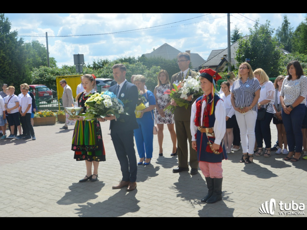 Dumni ze swego patrona. Szkoła Podstawowa w Leszczydole-Nowinach od 20 lat z Janem Pawłem II