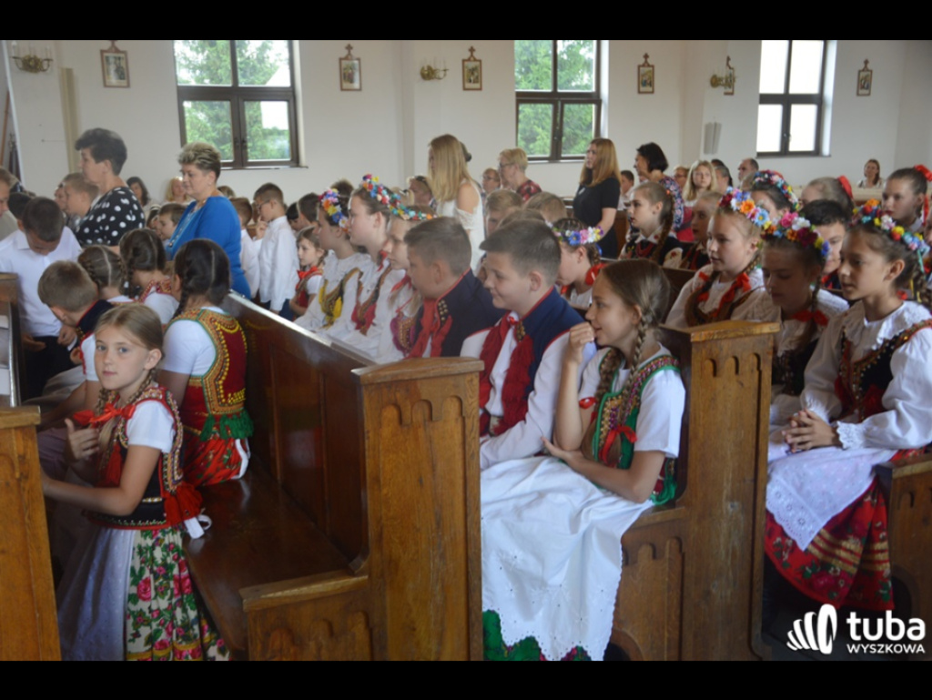 Dumni ze swego patrona. Szkoła Podstawowa w Leszczydole-Nowinach od 20 lat z Janem Pawłem II