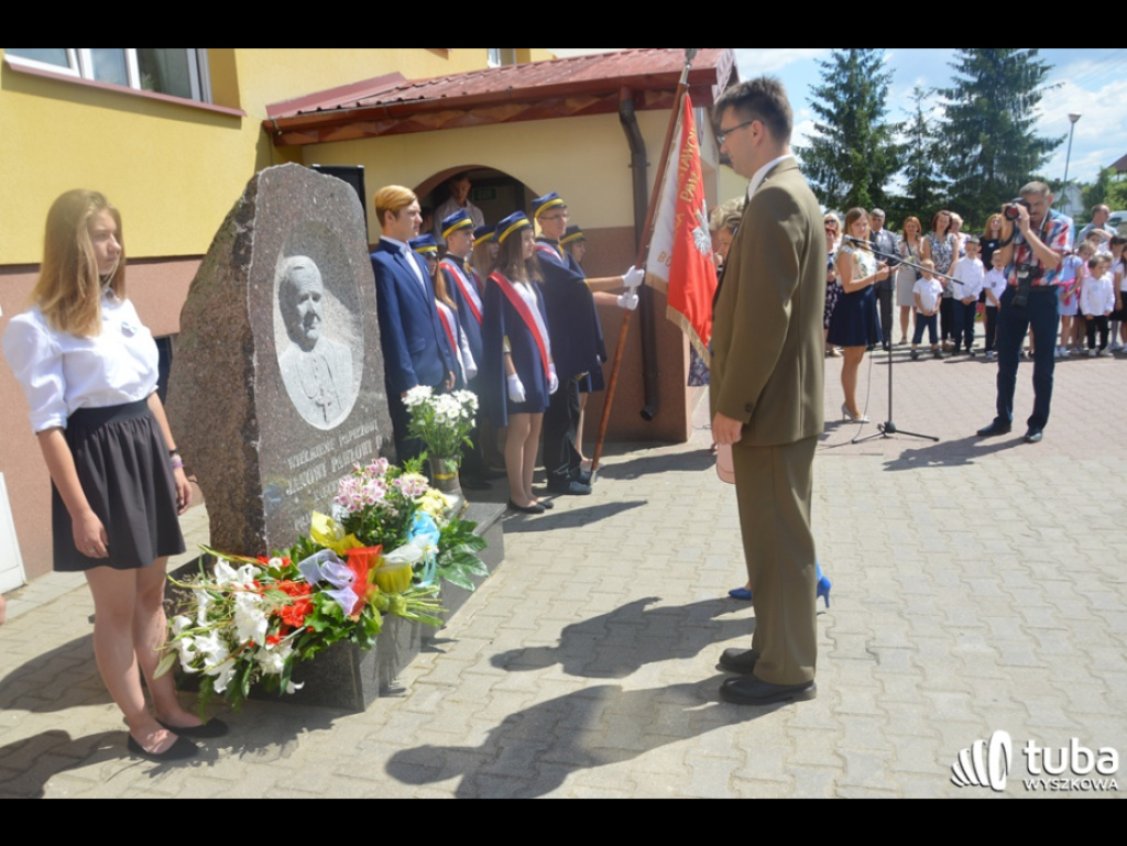 Dumni ze swego patrona. Szkoła Podstawowa w Leszczydole-Nowinach od 20 lat z Janem Pawłem II