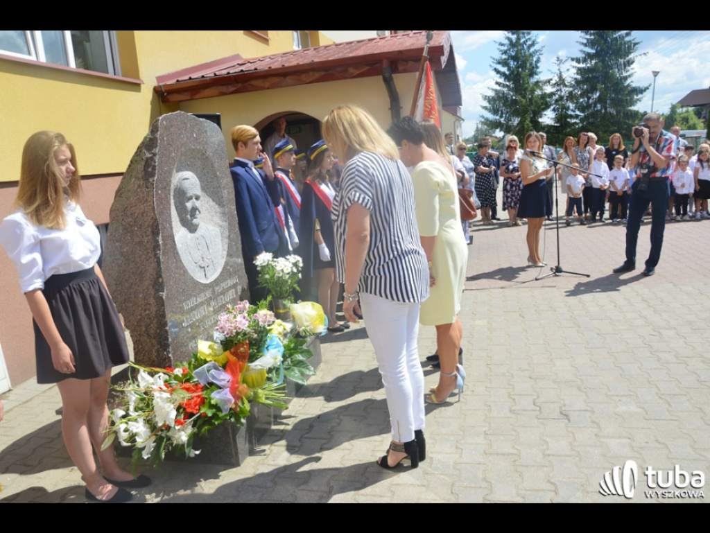 Dumni ze swego patrona. Szkoła Podstawowa w Leszczydole-Nowinach od 20 lat z Janem Pawłem II