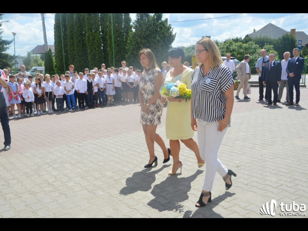 Dumni ze swego patrona. Szkoła Podstawowa w Leszczydole-Nowinach od 20 lat z Janem Pawłem II
