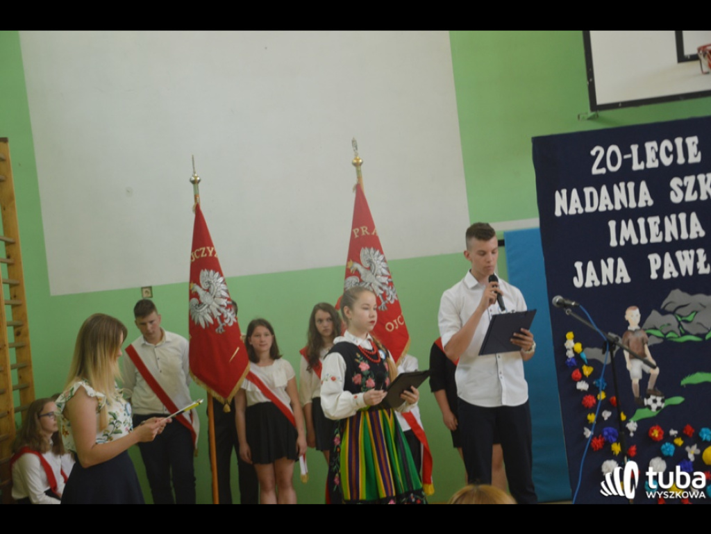 Dumni ze swego patrona. Szkoła Podstawowa w Leszczydole-Nowinach od 20 lat z Janem Pawłem II