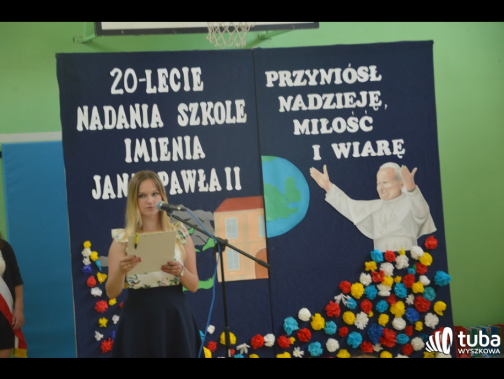 Dumni ze swego patrona. Szkoła Podstawowa w Leszczydole-Nowinach od 20 lat z Janem Pawłem II
