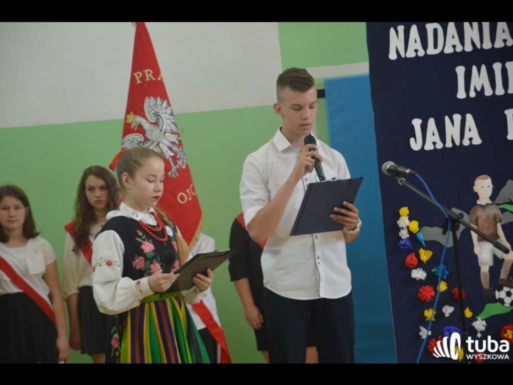 Dumni ze swego patrona. Szkoła Podstawowa w Leszczydole-Nowinach od 20 lat z Janem Pawłem II