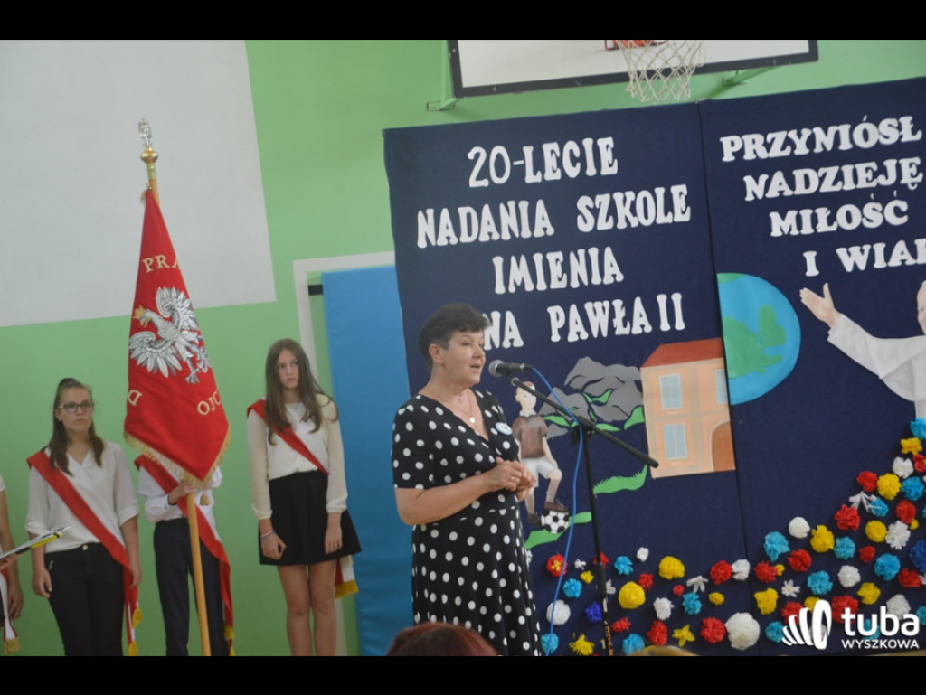 Dumni ze swego patrona. Szkoła Podstawowa w Leszczydole-Nowinach od 20 lat z Janem Pawłem II
