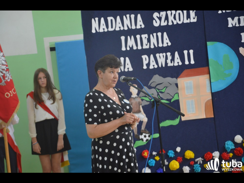 Dumni ze swego patrona. Szkoła Podstawowa w Leszczydole-Nowinach od 20 lat z Janem Pawłem II