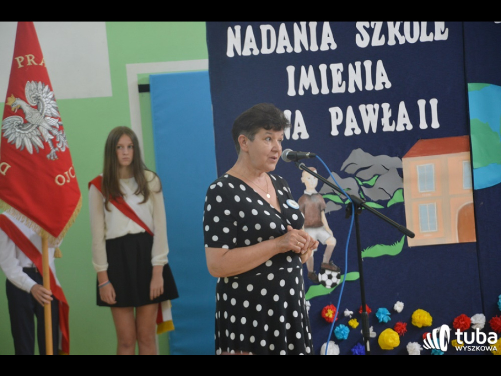 Dumni ze swego patrona. Szkoła Podstawowa w Leszczydole-Nowinach od 20 lat z Janem Pawłem II
