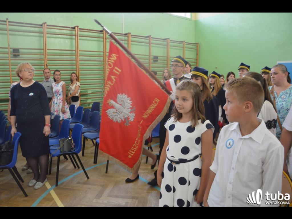 Dumni ze swego patrona. Szkoła Podstawowa w Leszczydole-Nowinach od 20 lat z Janem Pawłem II