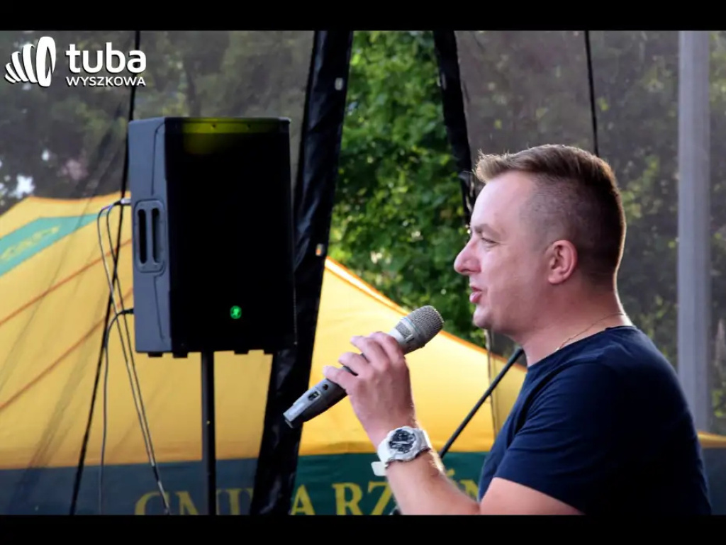 Prawie „do białego rana” trwała zabawa w rytm disco polo w Rząśniku