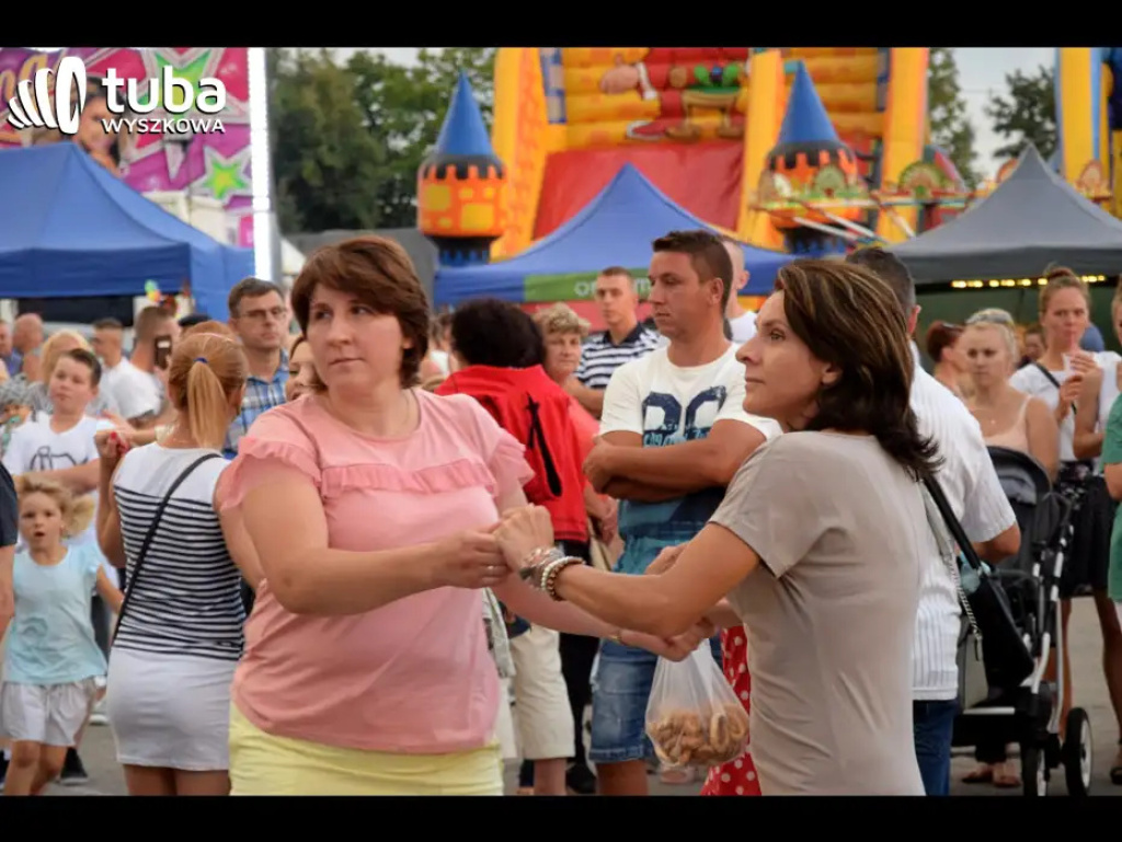 Prawie „do białego rana” trwała zabawa w rytm disco polo w Rząśniku